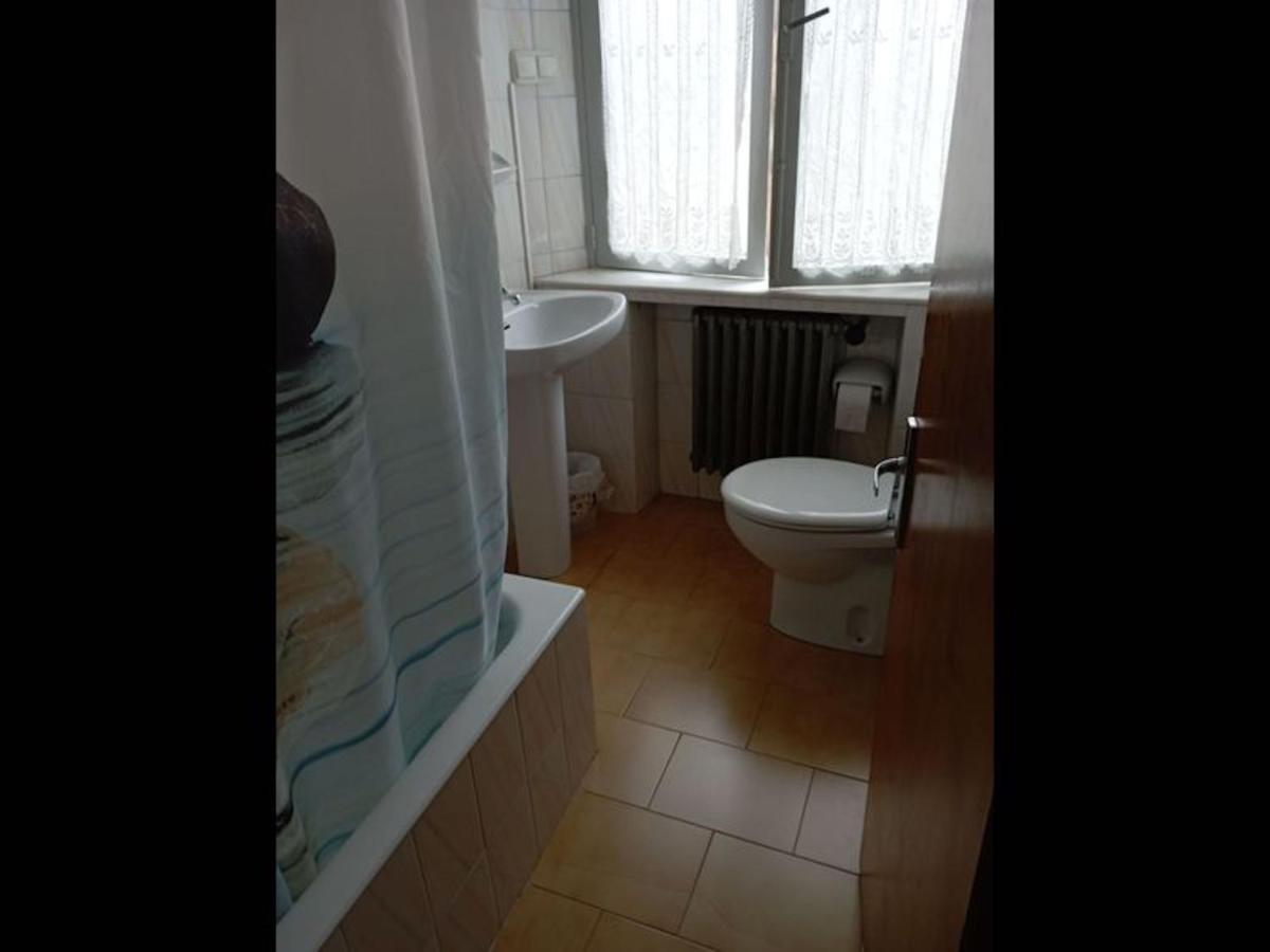 Room In Lodge - Double And Single Room - Pension Oria 2 Luarca Eksteriør bilde