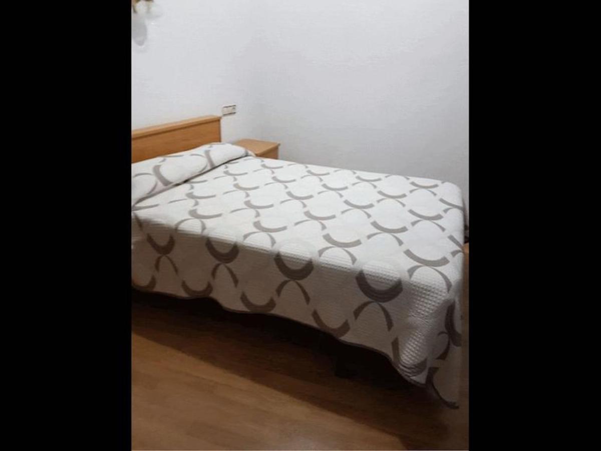 Room In Lodge - Double And Single Room - Pension Oria 2 Luarca Eksteriør bilde