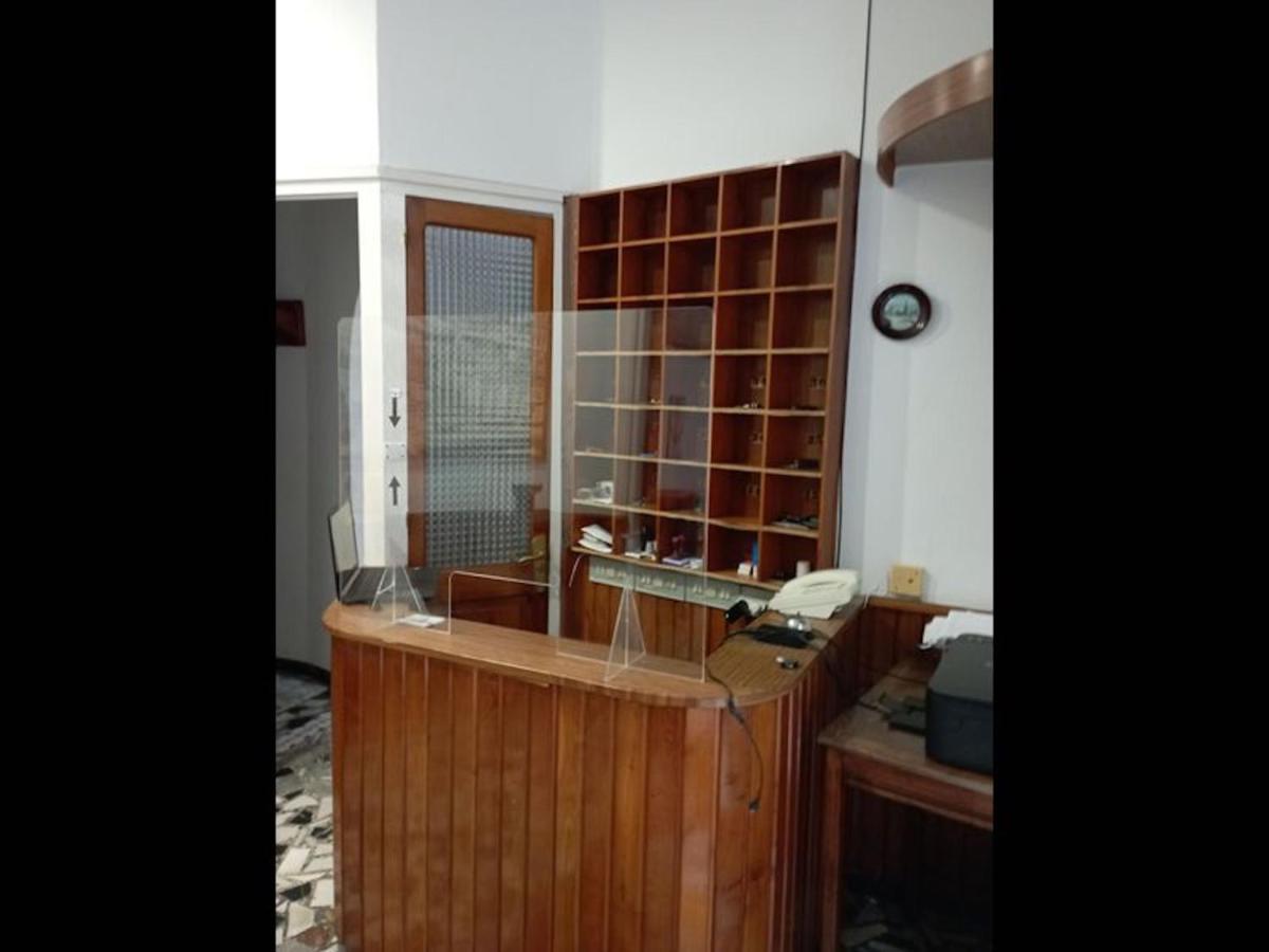 Room In Lodge - Double And Single Room - Pension Oria 2 Luarca Eksteriør bilde